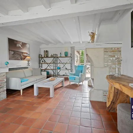 Дом отдыха Les Champs De *